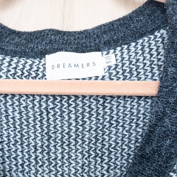 Dreamers Womens Aztec Poncho Sweater M/L Gray Southwestern Fringe Boho Cozy - Picture 4 of 8